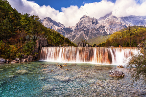 Blue Moon Valley in Jade Dragon Snow Mountain, Lijiang, Yunnan China ...