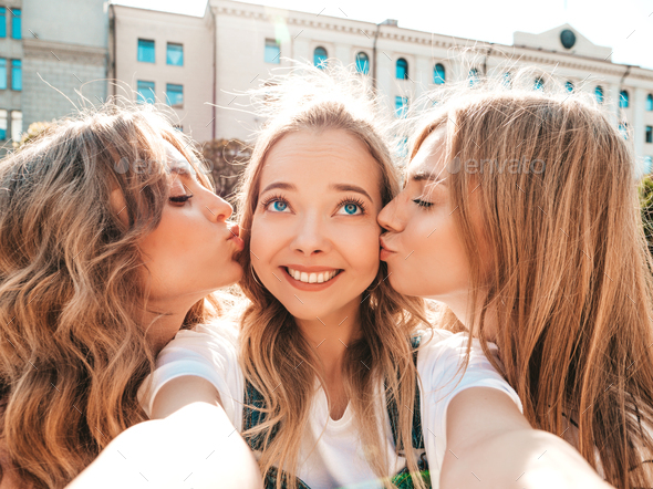 2 Friends Selfie: Over 45,534 Royalty-Free Licensable Stock Photos |  Shutterstock