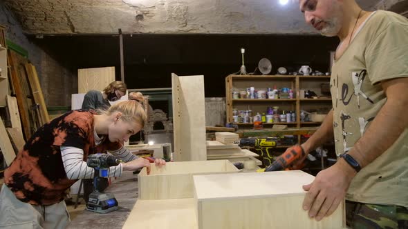 Assembling of furniture drawers alt