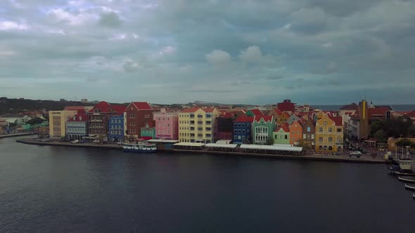 Time-lapse displaying the UNISCO Heritage "Handel Kade" of the Island of Curacao alt