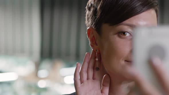 Woman Taking Selfie in Jewelry Store alt