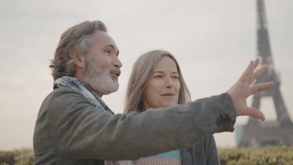 Happy senior couple in Paris. alt