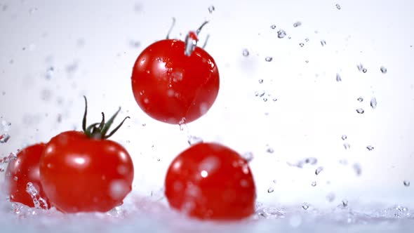 Tomatoes Falling To Water In Super Slow Motion at 1000Fps. alt