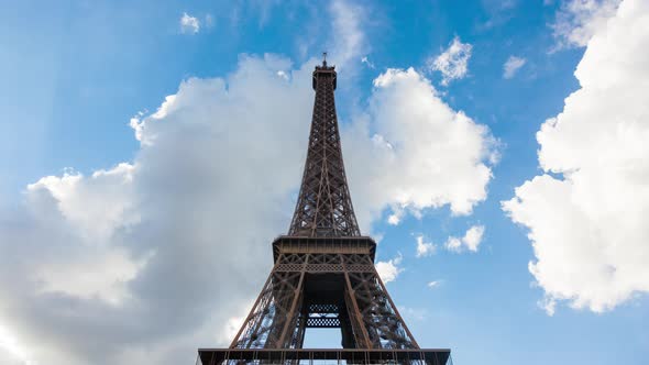 4K UHD timelapse of the Eiffel Tower - La tour Eiffel in Paris France