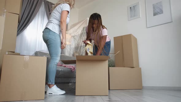 Home Moving Changing House Girls Packing Boxes alt
