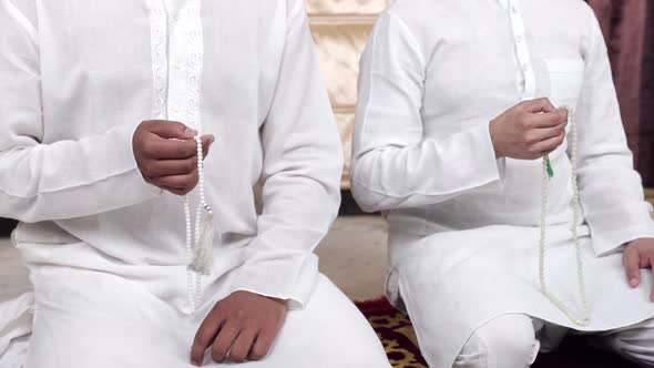 Muslim praying beads alt