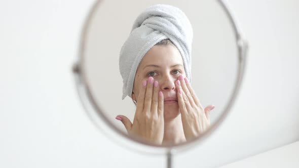 Attractive Caucasian female in front of make-up mirror 4K 2160p 30fps UltraHD footage - Woman applyi alt