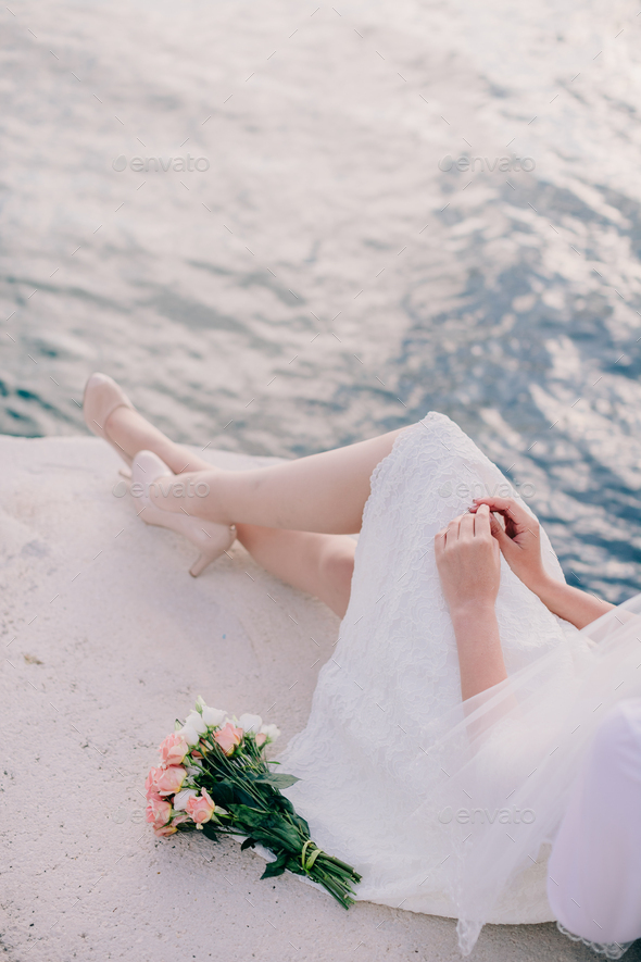 wedding bride relax at seaside with bouquet
