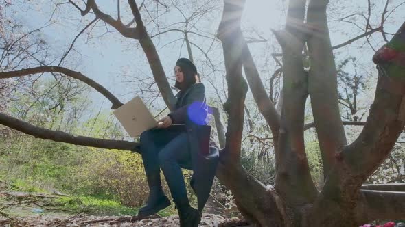 Young European Woman Working on Laptop in the Park alt