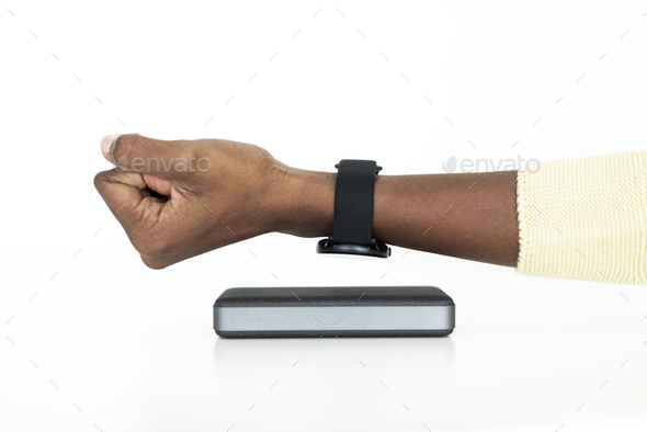 Contactless payment with smartwatch Photo by Rawpixel