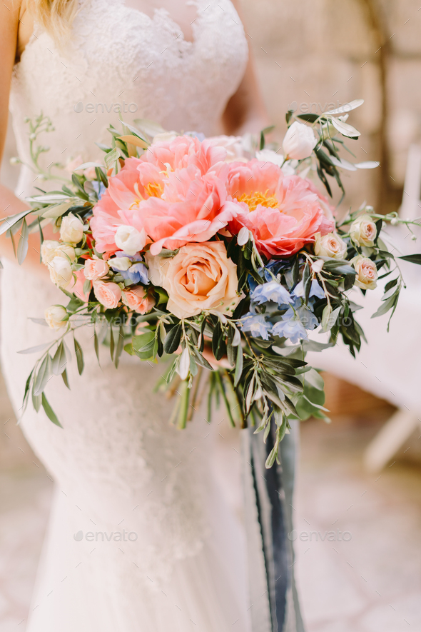 wedding bouquets peonies and roses