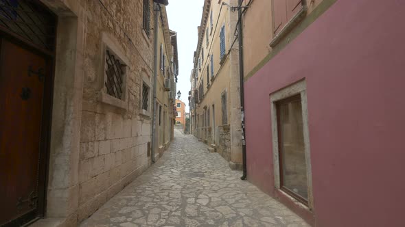 Paved street with old houses alt