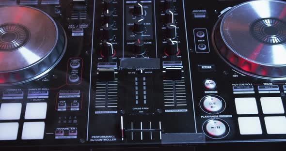 DJ Turntables And Mixer 05b