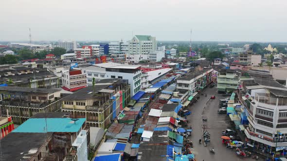 Aerial view of Rom Hoop market. Thai Railway with a local train run through Mae Klong Market alt