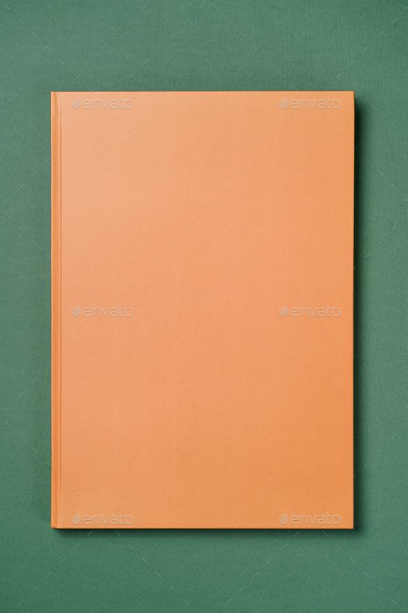 Leather Notebook: Bạn thích những vật dụng hoàn thiện và sang trọng? Hãy xem hình ảnh của cuốn sổ tay được làm bằng da thật sang trọng này. Nó là một món quà hoàn hảo cho bản thân hoặc cho người mà bạn yêu thương nhất. Nó sẽ trở thành một món đồ nội yêu thích và đáng tự hào của bạn.