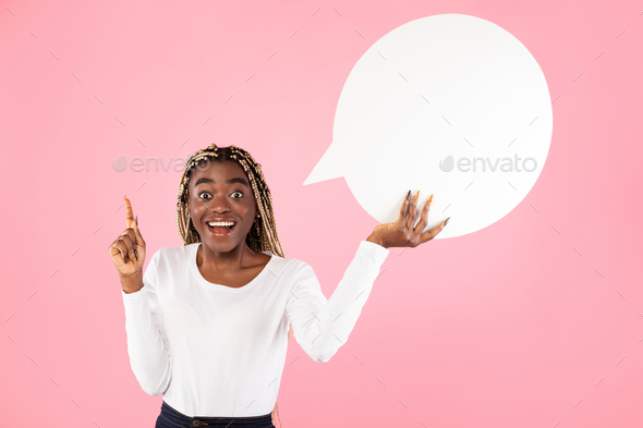 Smiling black woman pointing finger up hoding speech bubble