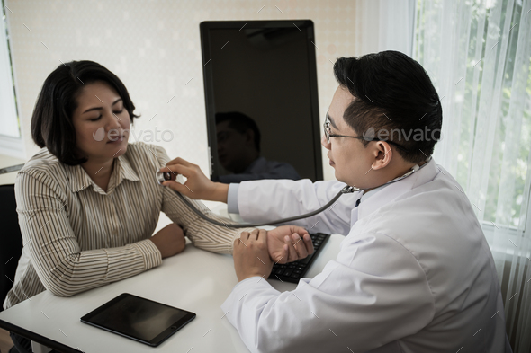 doctor in white uniform gown listen lung and heart patient with stethoscope: Physician check up.