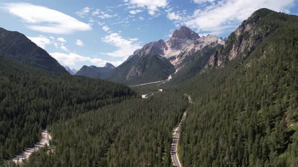 Aerial view of the green mountains forest in Dolomites, Italy alt