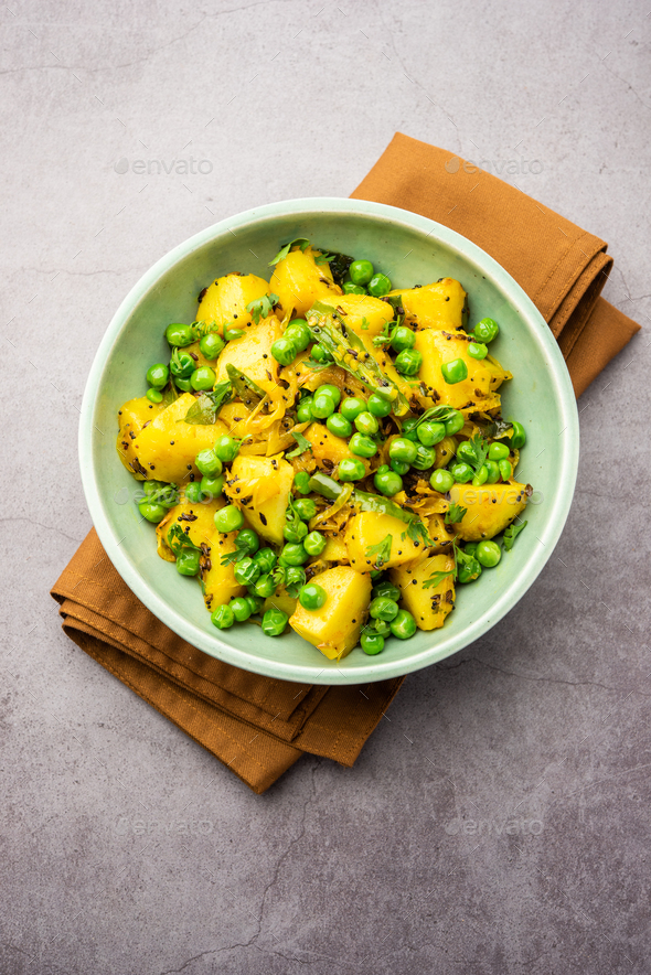 Aloo Matar ki sookhi sabzi, Indian dry Potato green peas vegetable ...