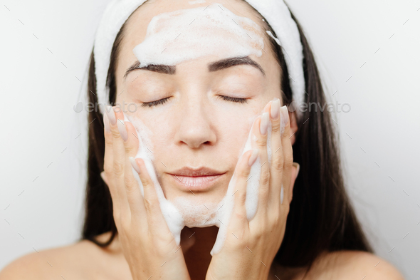Foaming Face Wash woman