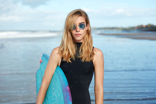 Young Man Isolated Swimsuit Sunglasses Towel — Stock Photo