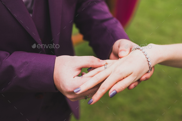 Close-up of Bride and Groom Showing Their Wedding Rings · Free Stock Photo