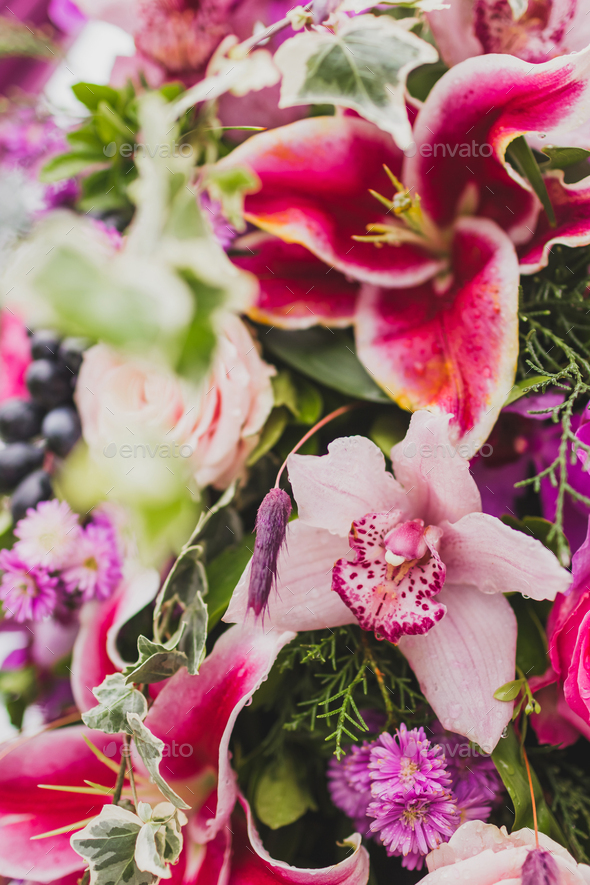 Wedding decorations Boho style with pink and purple orchids, roses, ivy and grape