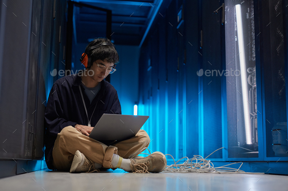Asian Network Engineer in Data Center