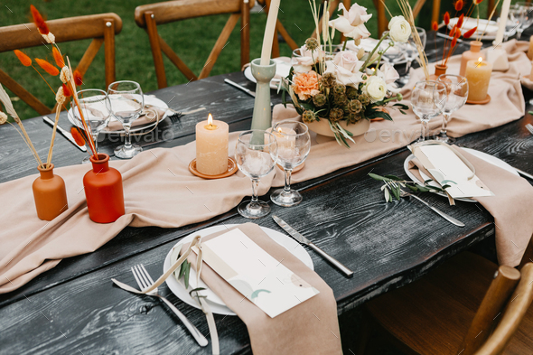 Rustic style wedding desk, decoration and setting
