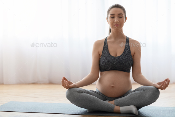A pregnant woman sitting in a yoga pose Image & Design ID 0000147044 -  SmileTemplates.com
