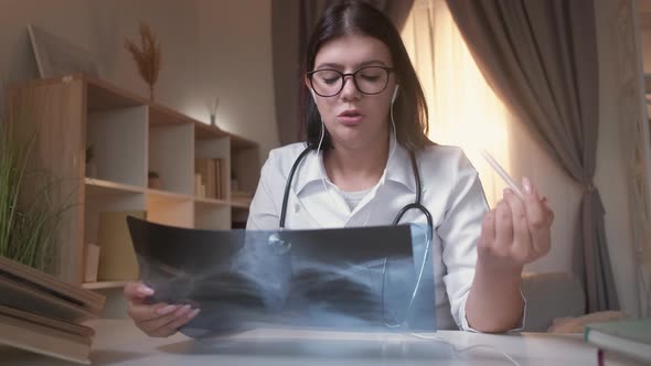 Doctor Telehealth Online Diagnosis Woman Xray alt