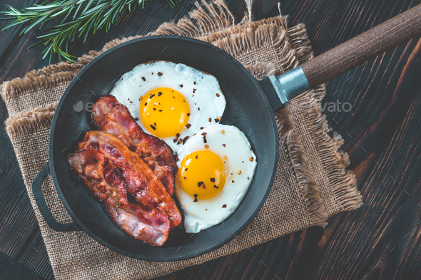 Fried eggs with bacon rashers