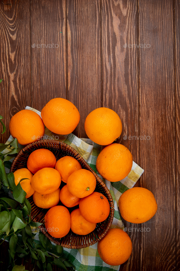 Fresh orange tangerines in wicker bag · Free Stock Photo