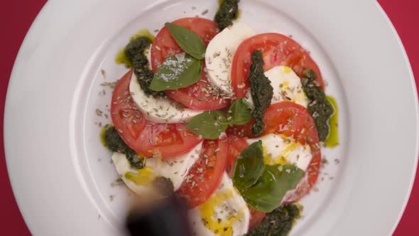 Vertical video: Mozzarella with tomato in a plate alt