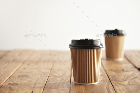 File:Hot Stopper in the lid of a paper coffee cup with a cardboard