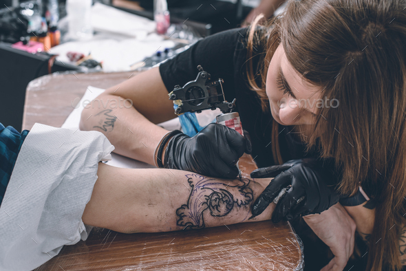 top female tattoo artists Archives - PEAKLIFE