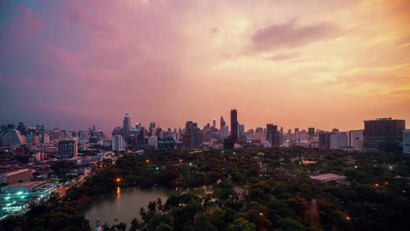 Day and Night Transition Time Lapse of Cityscape and Buildings in Metropolis alt