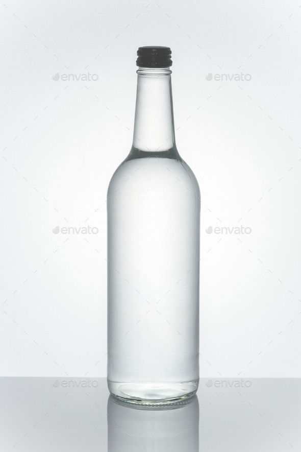 Gevestigde theorie Numeriek commentaar Mineral water in a clear glass bottle mockup Stock Photo by Rawpixel