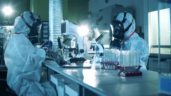 Laboratory Workers Develop a Vaccine for Coronavirus. Covid19, Coronavirus Concept. Covid-19 Vaccine alt