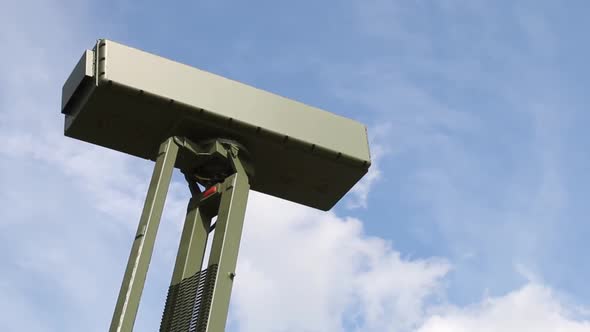 Radar Antenna for Detecting Low-flying Targets Rotates
