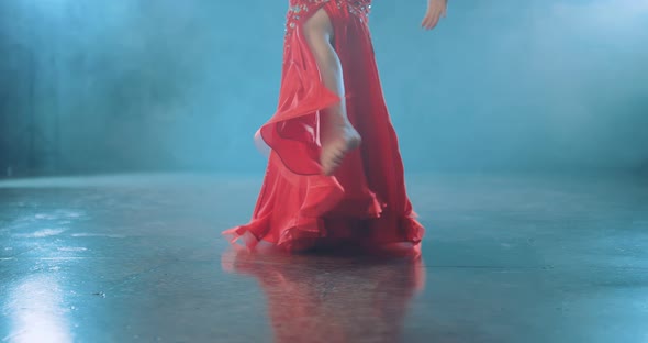 Oriental Dance Skirt Spinning in a Dance Movement of Their Feet alt
