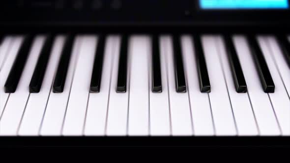 Electronic synthesizer alt