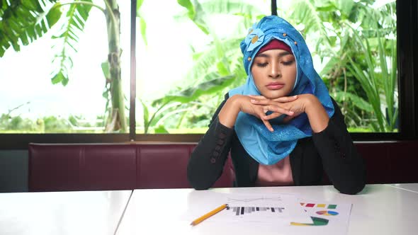Women wearing hijabs are disappointed with the results in business papers alt