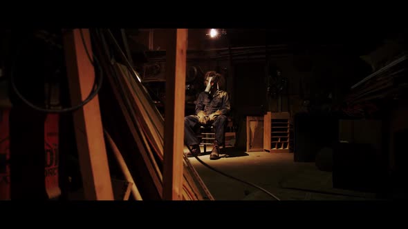 Creepy man in gasmask 011 alt