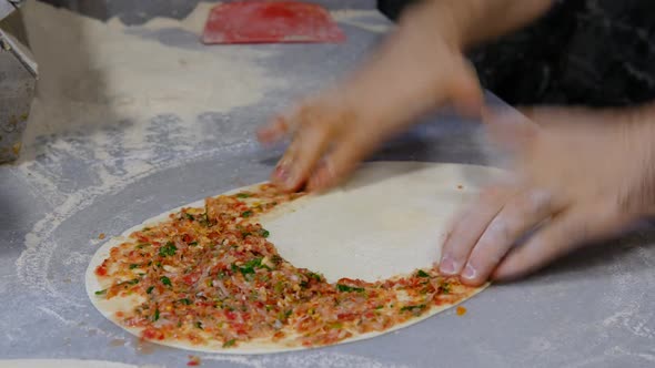 Making Lahmacun alt