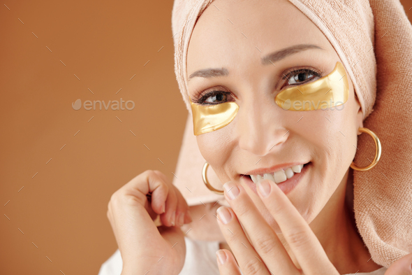 Woman with anti-fatigue under-eye mask