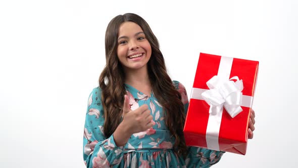 Cheerful Kid Presenting Shopping Offer Big Box Showing Thumb Up Shopping Sale alt