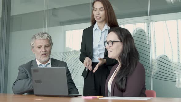 Young Businesswoman Explaining Project, Gesturing, Pointing alt