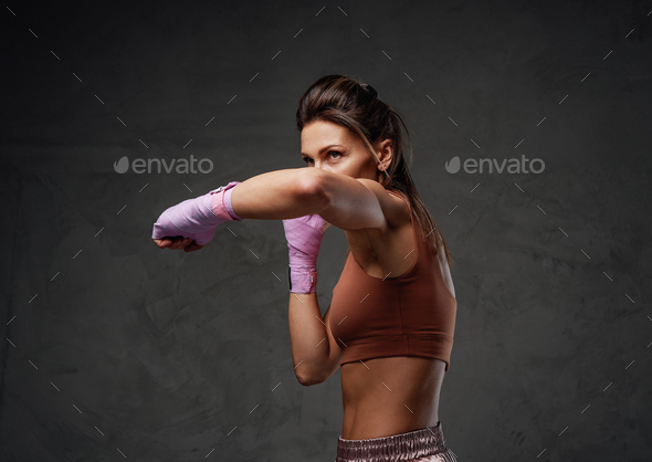 Fighting female warrior - Stock Illustration [44594127] - PIXTA