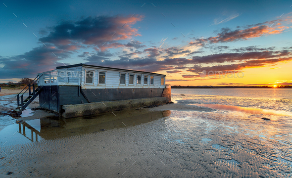 Dramatic sunset over a houseboat in Bramble Bush Bay - Stock Photo - Images